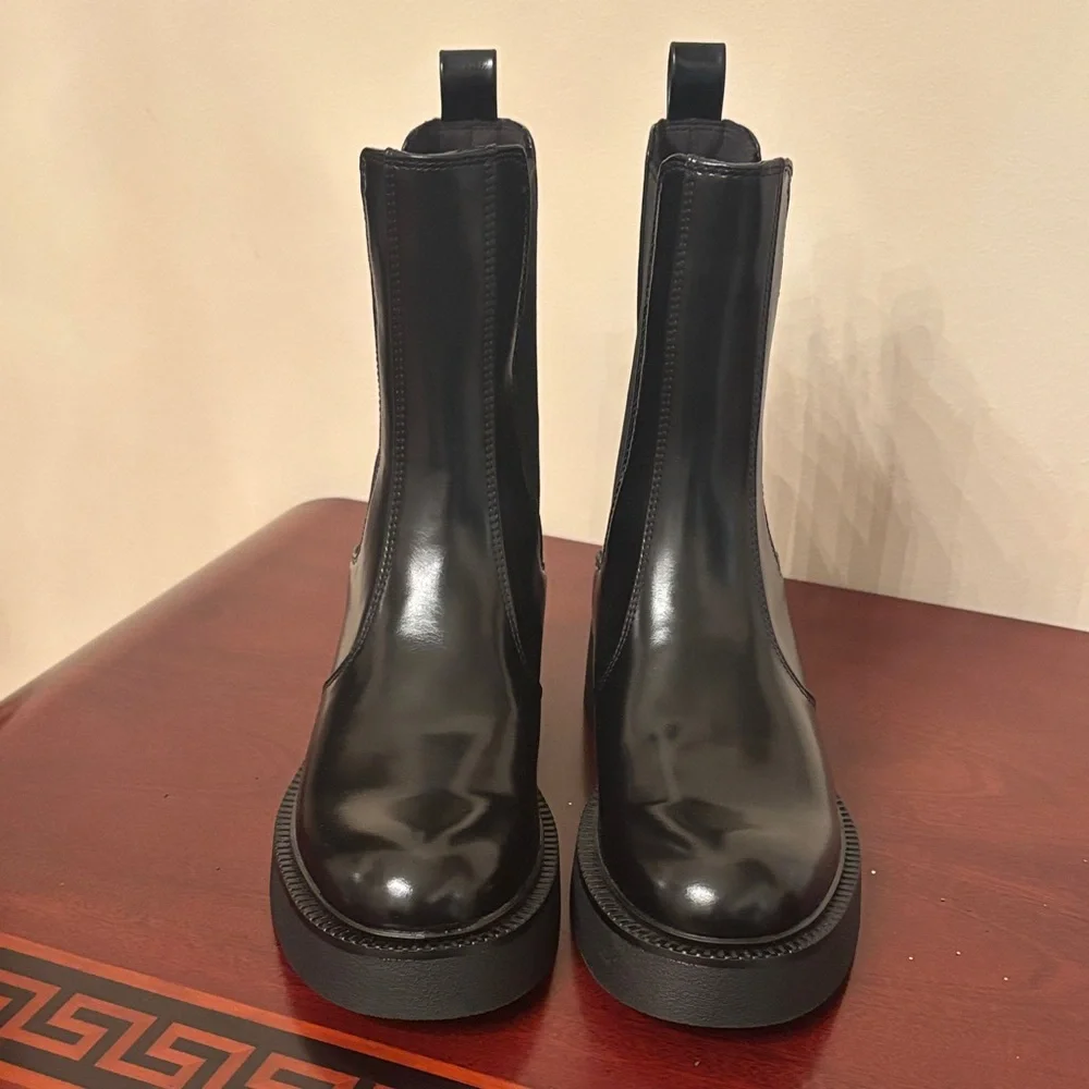 Zara Chelsea combination vegan leather chunky sole black ankle booties sz.6